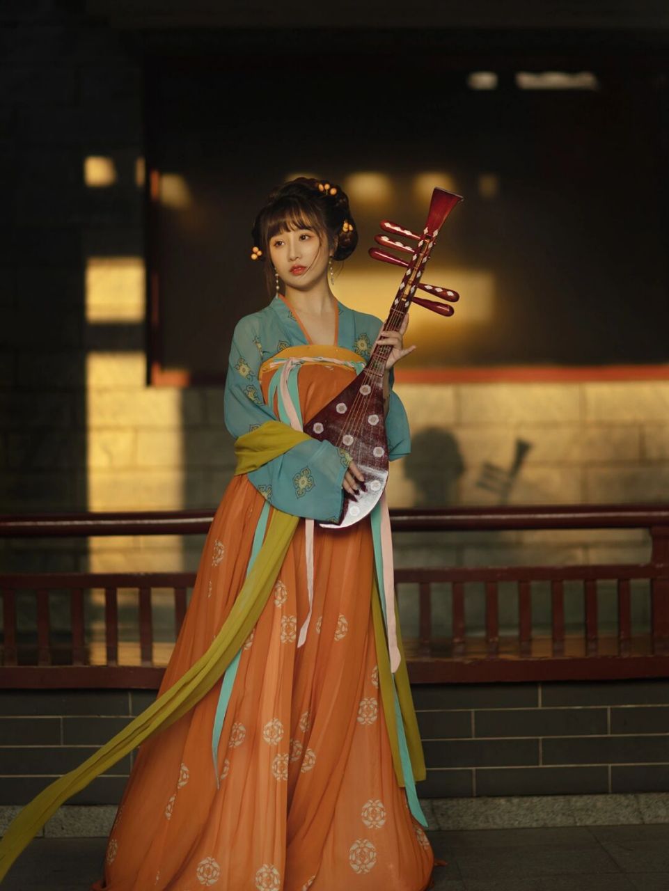 回眸一笑百媚生🔥超出片唐风汉服写真 "回眸一笑百媚生,六宫粉黛无