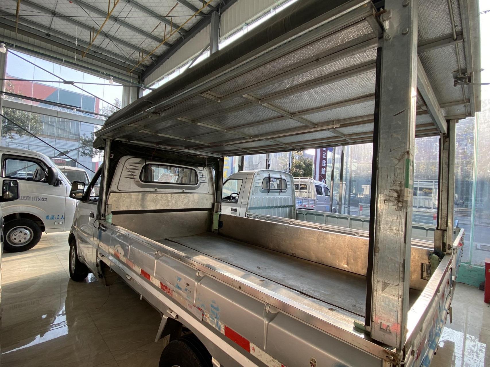 新到18年五菱荣光单排小卡,1.5排量带空调,车厢长2.7米宽1.
