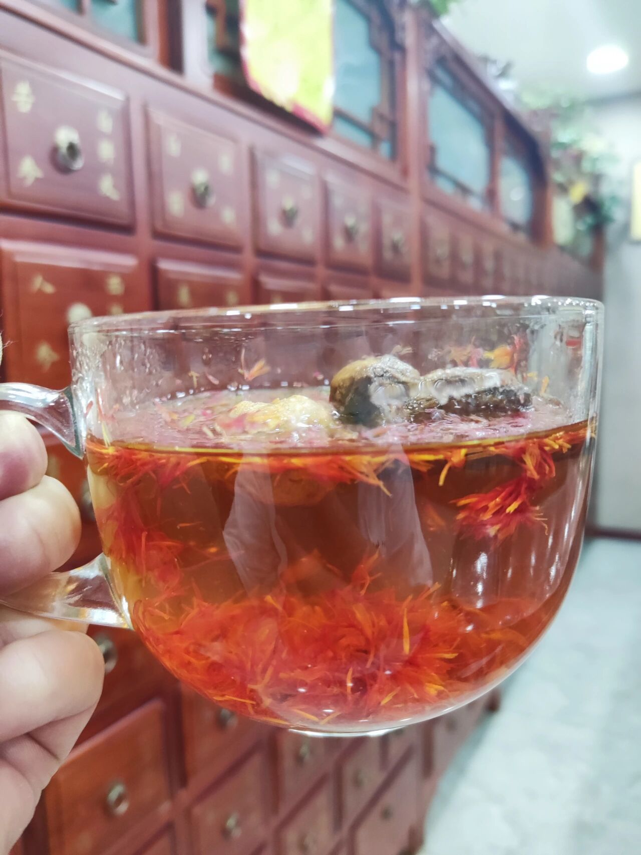炮姜红花茶	:活血祛寒 功效特色:	这款茶饮可以行气活血,祛寒暖胃