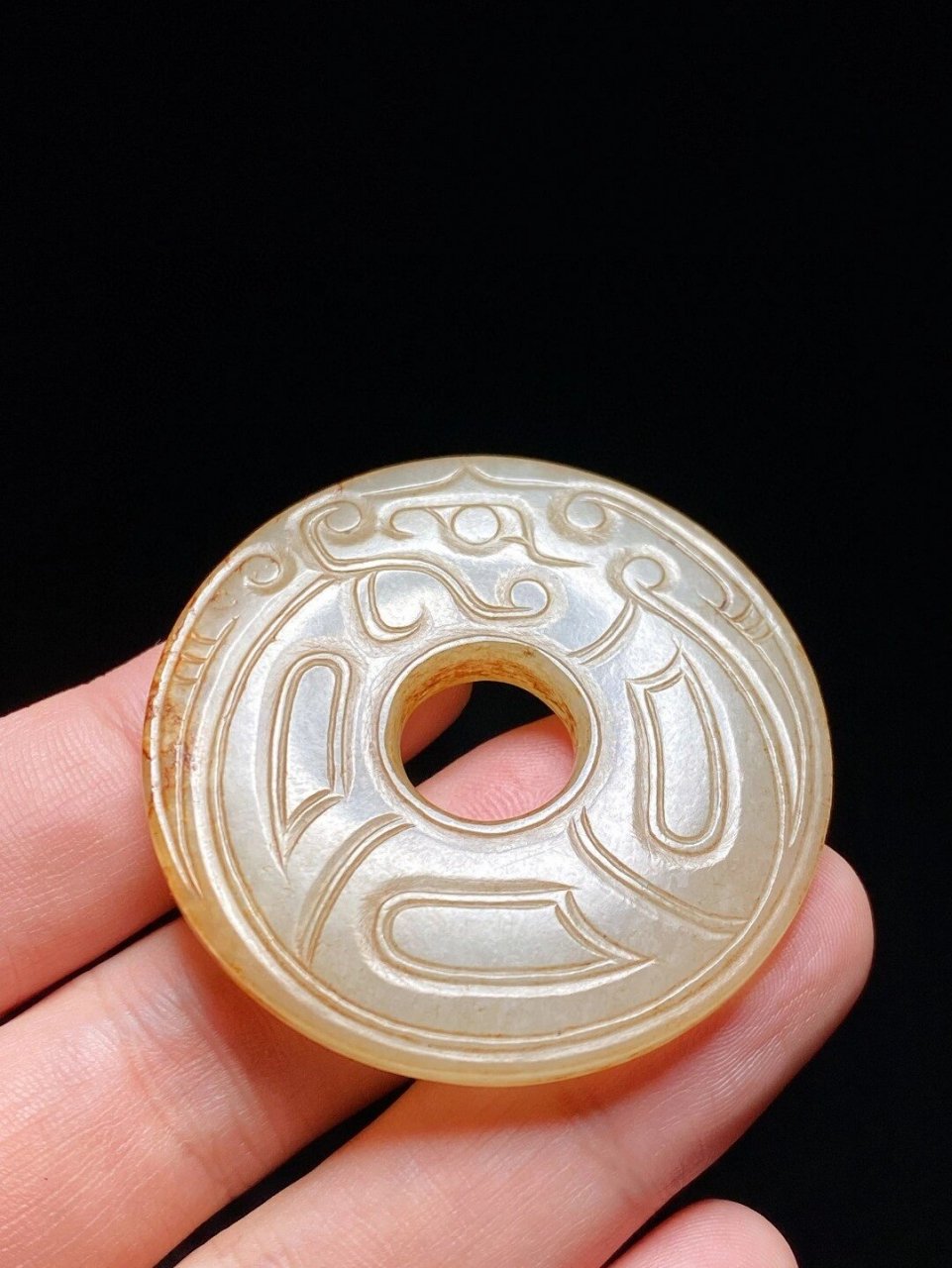 西周 和田玉籽料 白玉 龙纹玉璧 挂件  长5 宽5 高0.5厘米 重24.