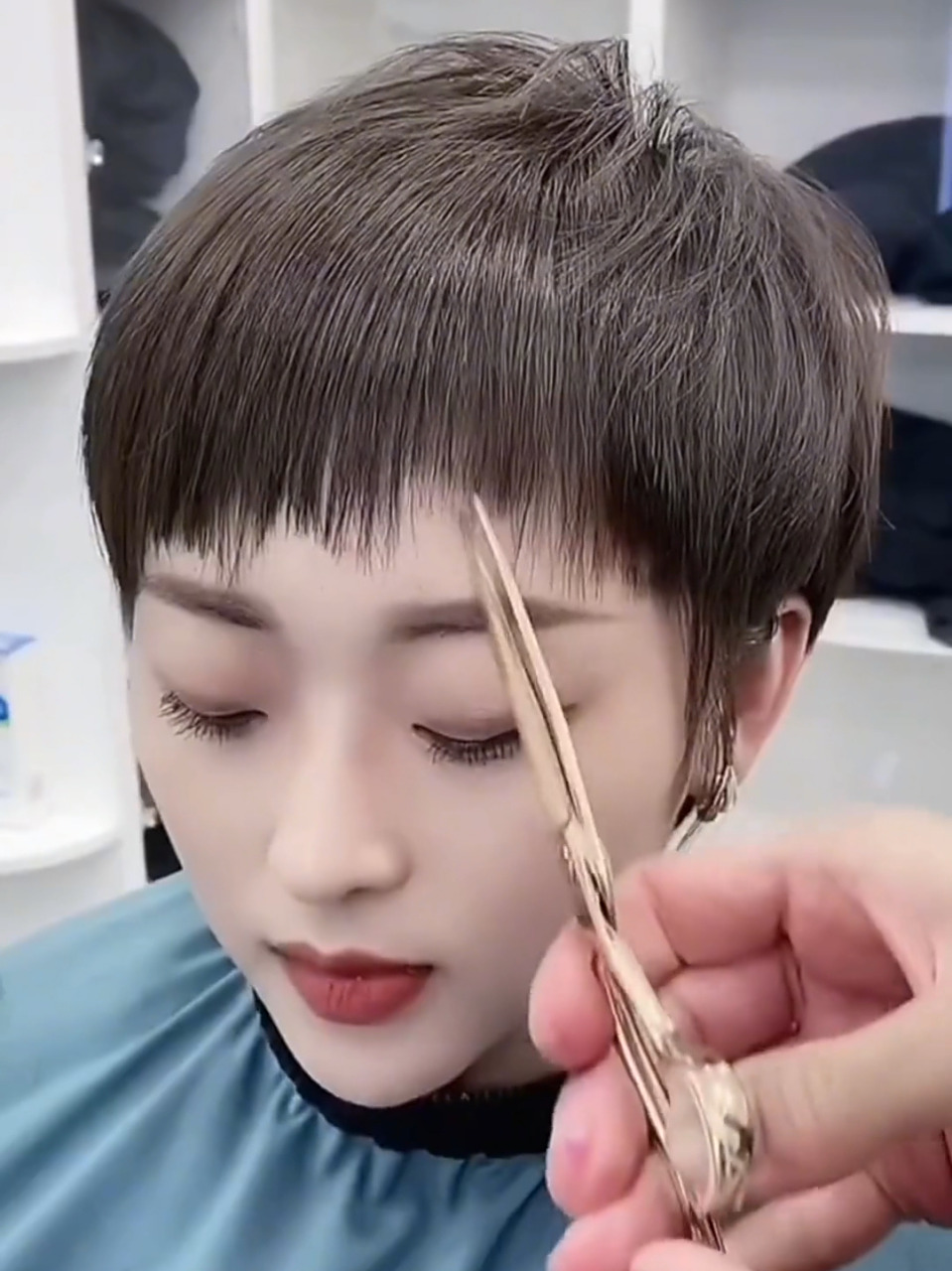 锯齿刘海短发 狗啃式刘海短发 南京剪发 南京专研短发设计 关注 mg