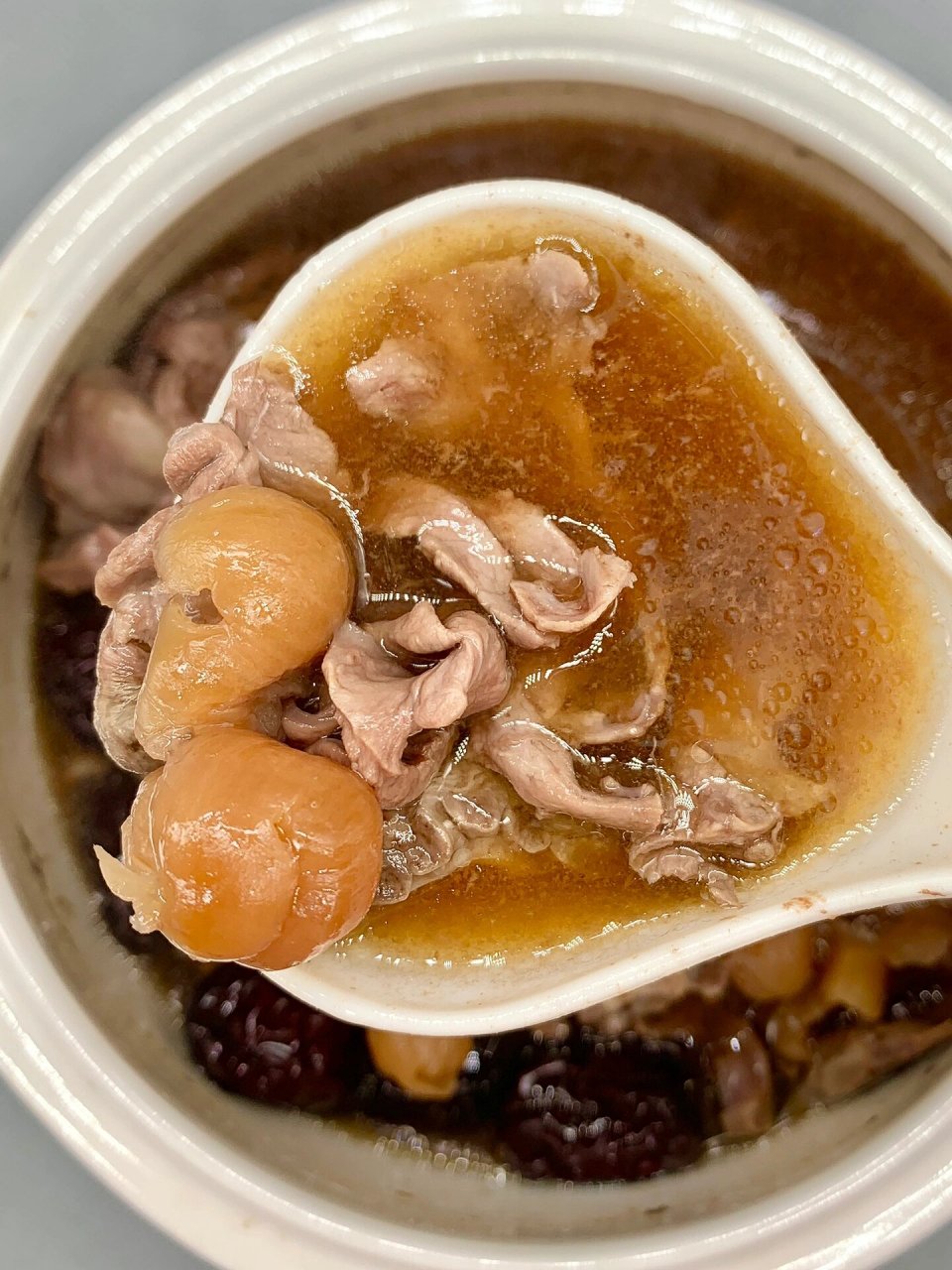 婆婆煲的猪心汤厉害了91失眠多梦都好了 冰糖桂圆炖猪心的功效:对于