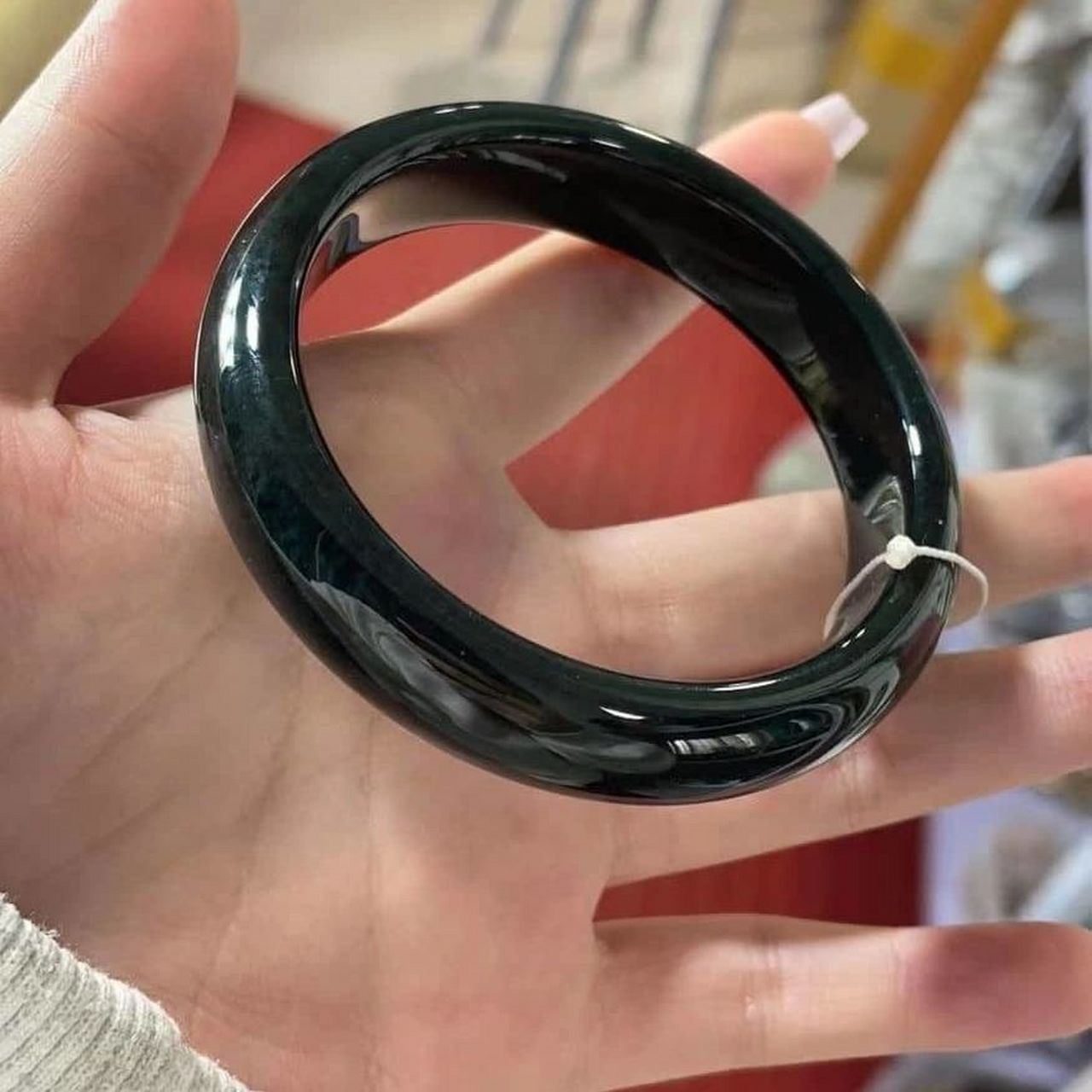 和田黑青玉产地及特点 黑青玉,是和田玉中青玉的一种.