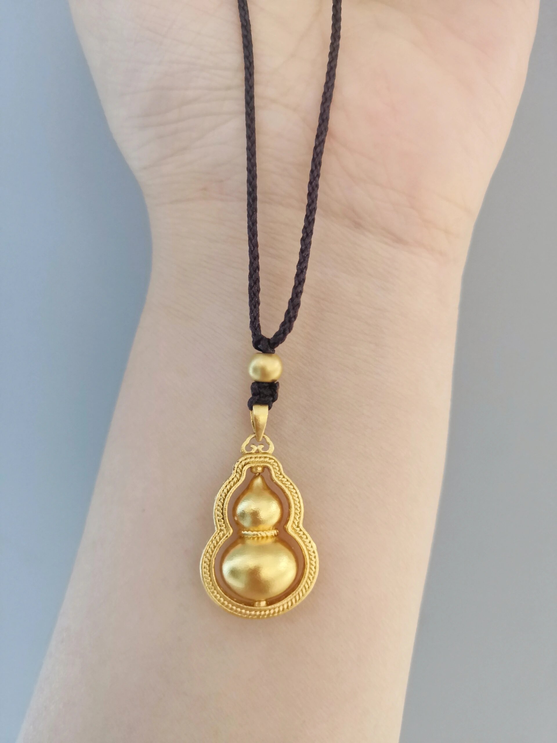 今日推荐78足金时来运转葫芦吊坠 古法工艺,沉甸甸的磨砂质感,一眼