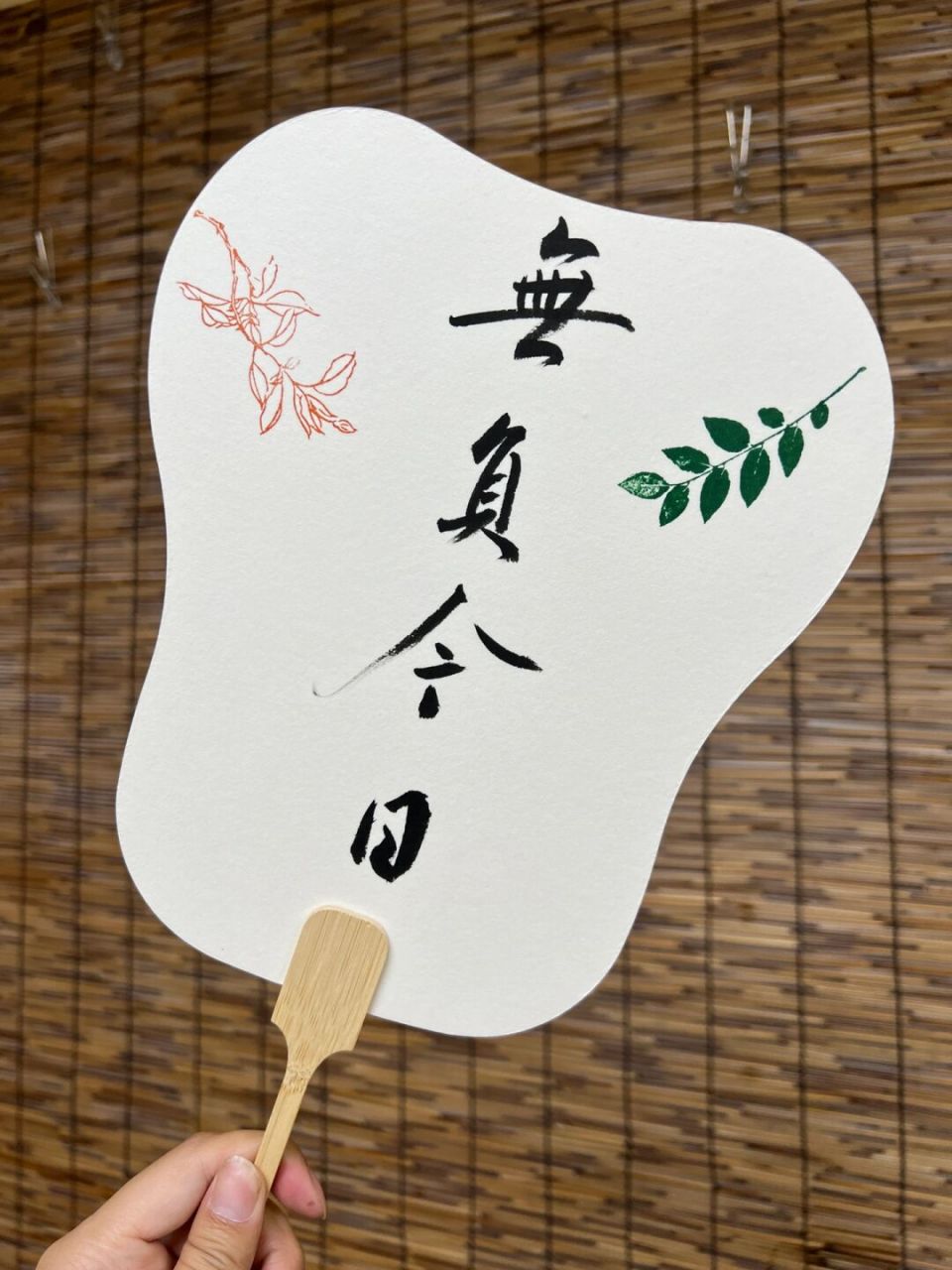 "我想扇你",一把又一把,书法手写小扇子 书法团扇#书法# #我的书法