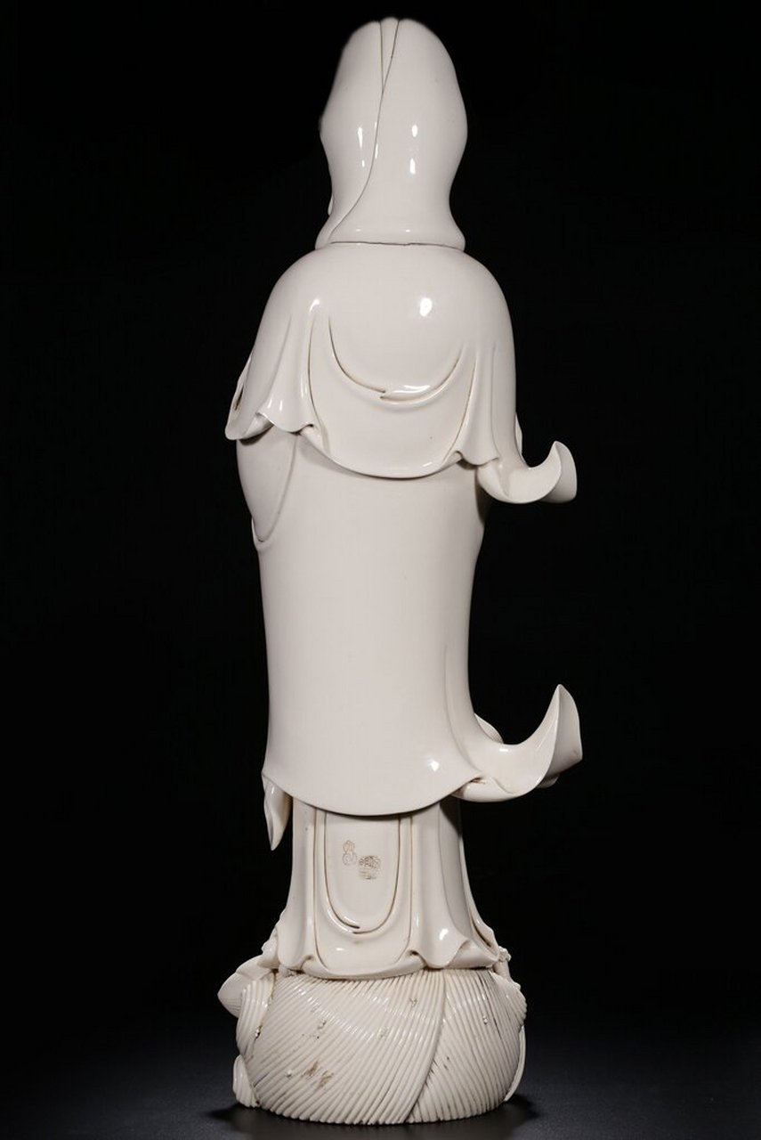 民国,"何朝宗印"款德化观音立像高77厘 民国,"何朝宗印"款德化观音