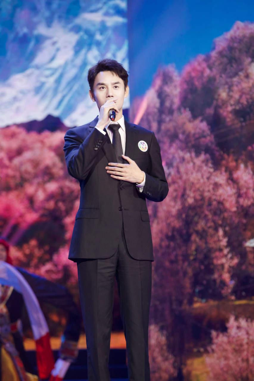 王凯# 演员@王凯kkw 在"时代风尚