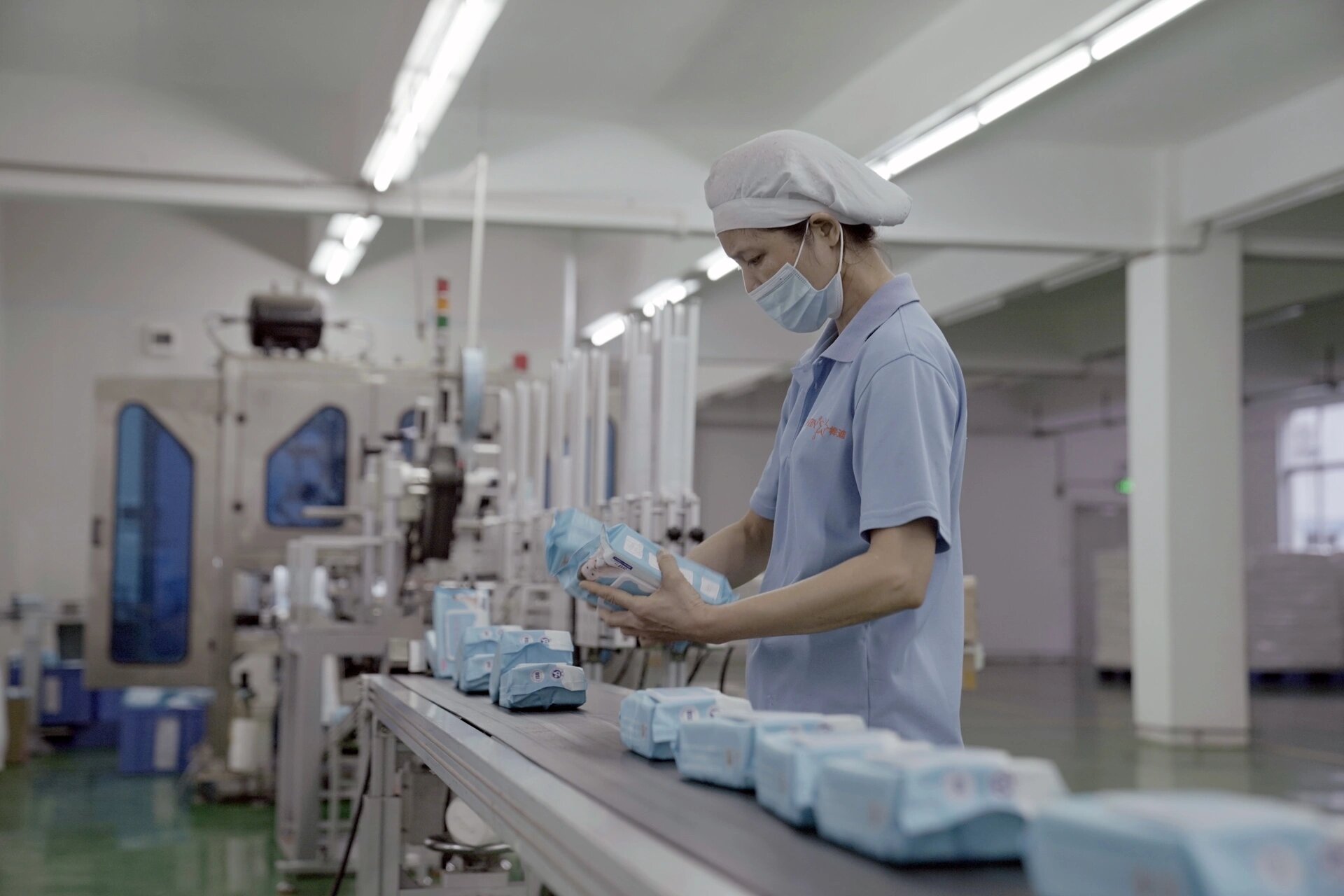 一家专业做湿巾的工厂 做湿巾的工厂还是比较少的,品类单一,机器又贵