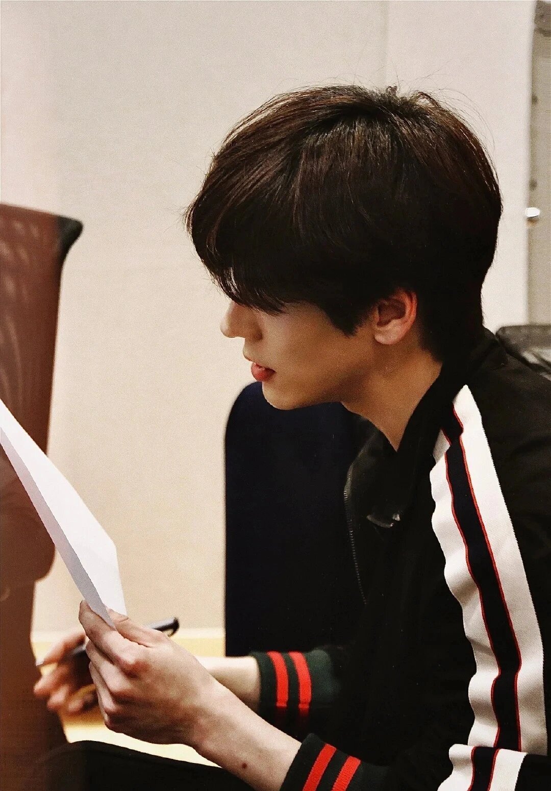 魏哲鸣的神仙侧脸 绝美魏老师 太太太太太杀了 这侧脸谁扛得住啊啊啊