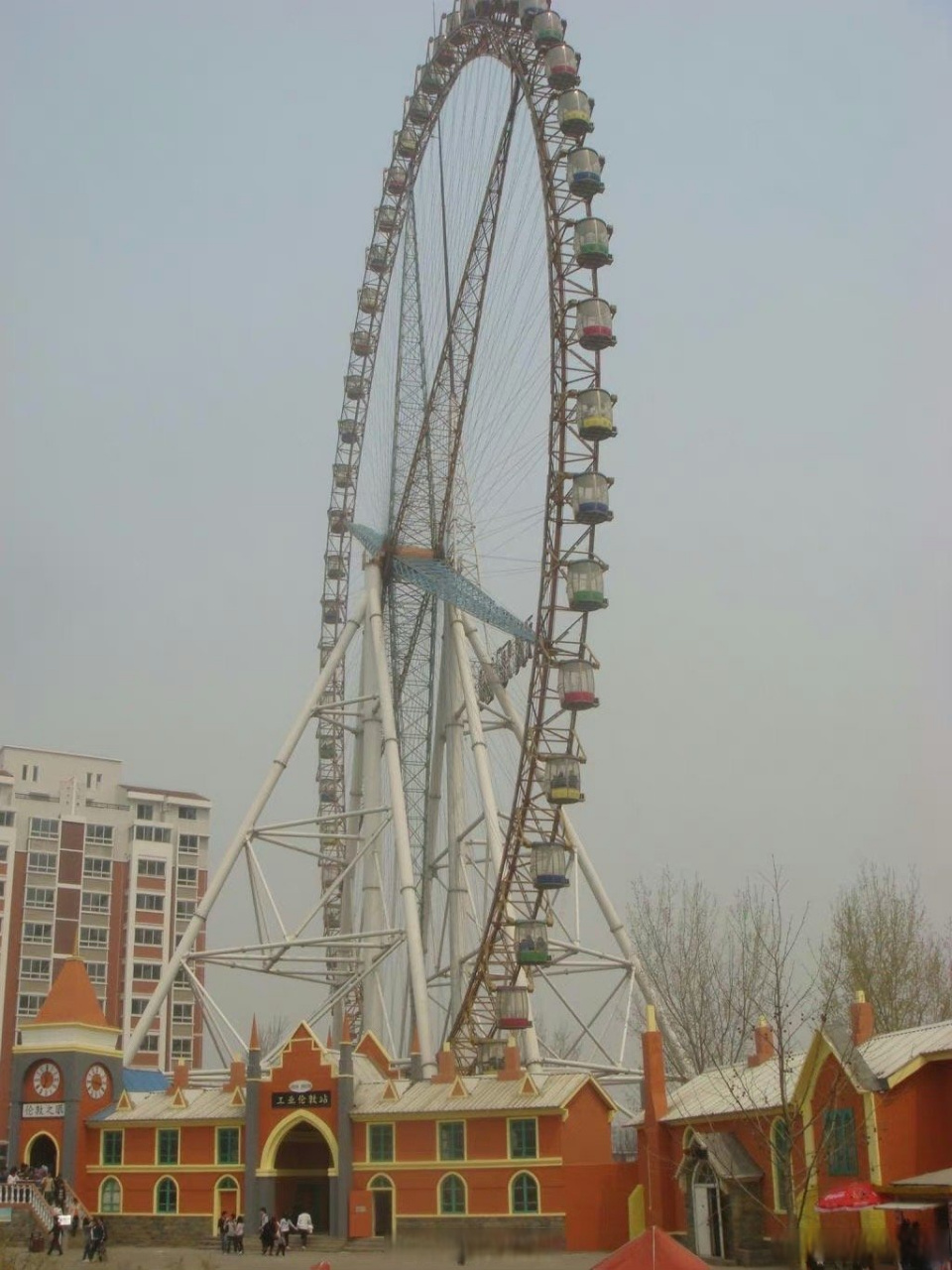 2023年初,运营了近二十年的郑州世纪游乐园摩天轮和郑州市民说再剂怂