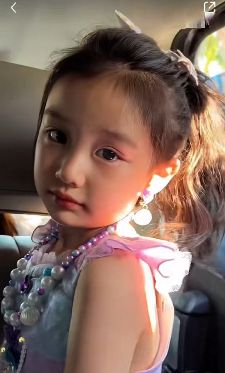 杨幂刘恺威共同的女儿小糯米正面照"曝光",真的遗传了妈妈的盛世美颜.