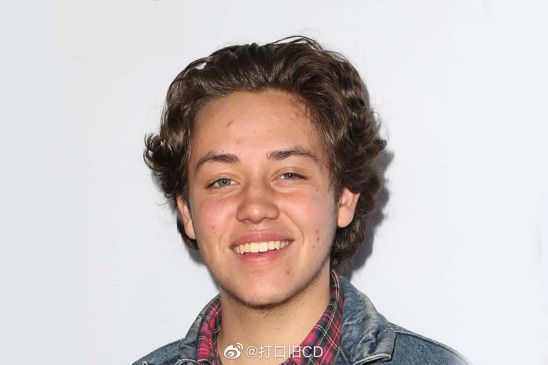 《无耻家庭》主演伊森·卡特科斯基(ethan cutkosky)将再次回归出演