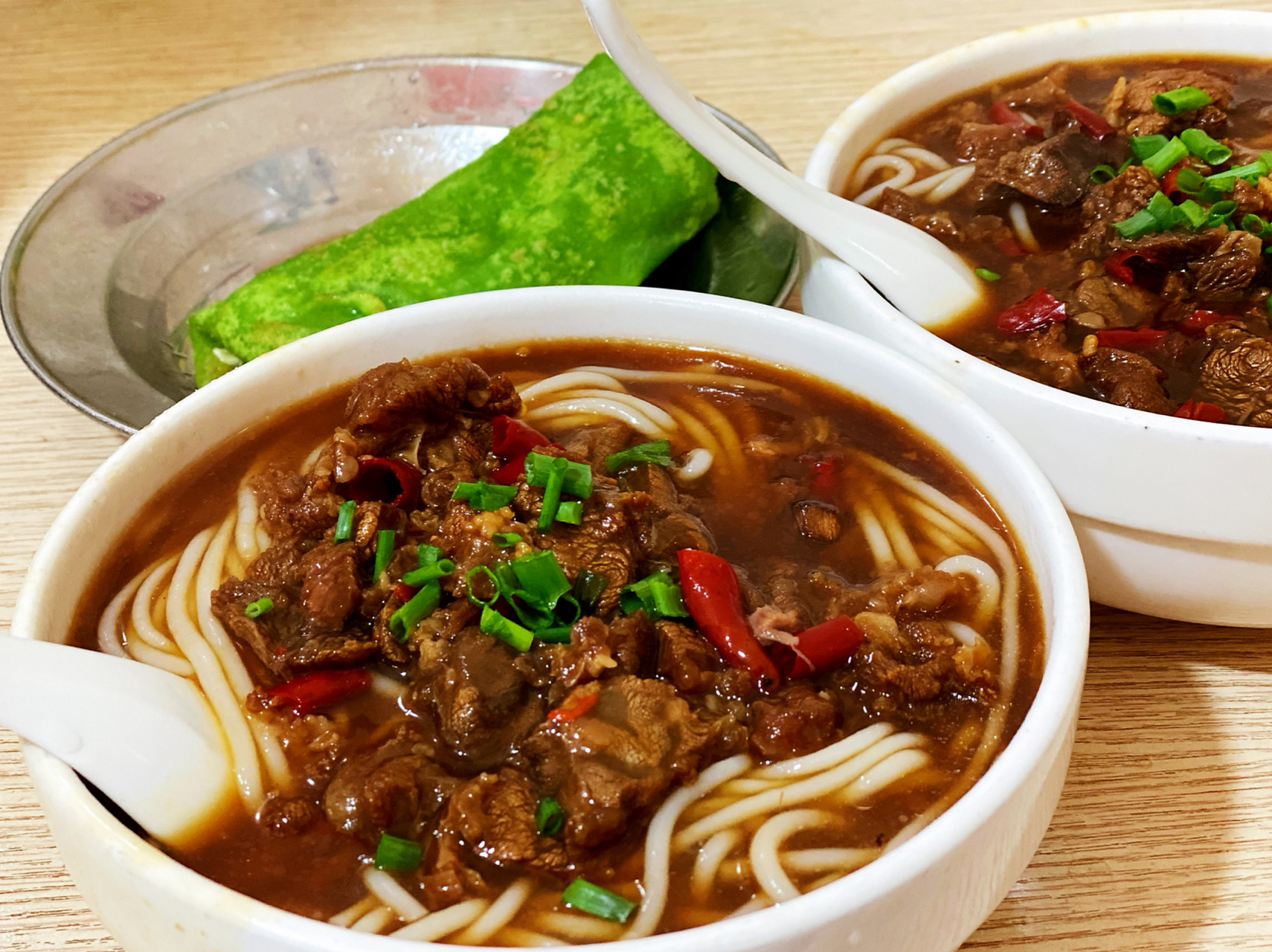 周末泰宁游4——泰宁美食 图1 牛肉粉97老地方牛肉粉 图2 碧玉卷