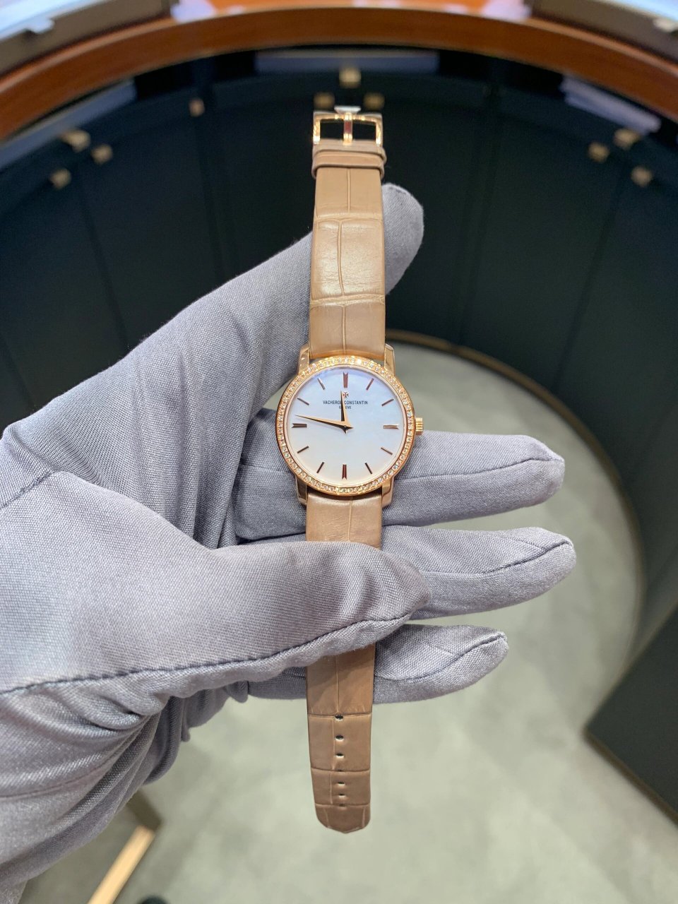 10万 江诗丹顿粉红金镶钻女士腕表