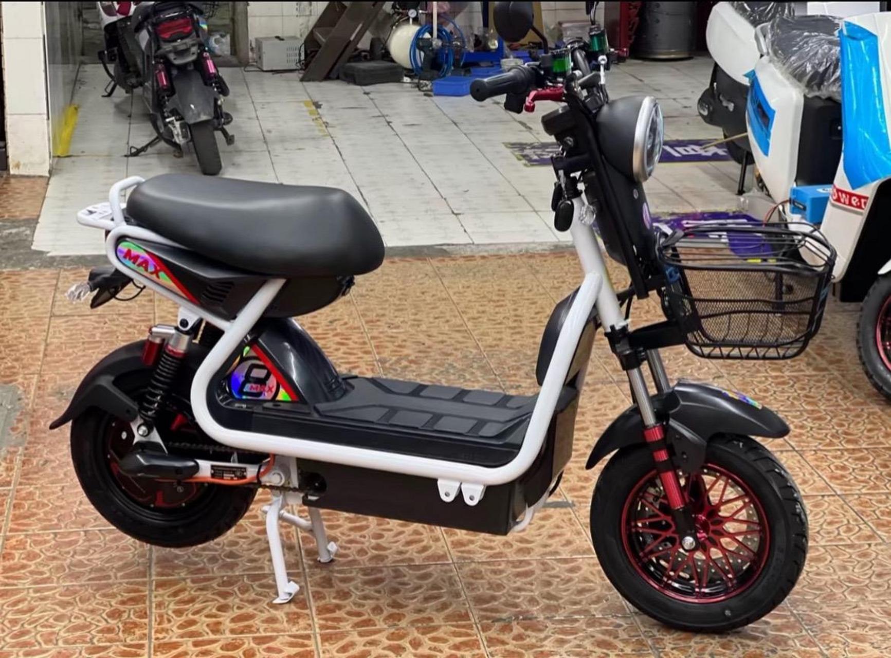 极酷s高配电动车,高配前后碟刹,防滑轮胎,72v20安,续航里程75公里左右