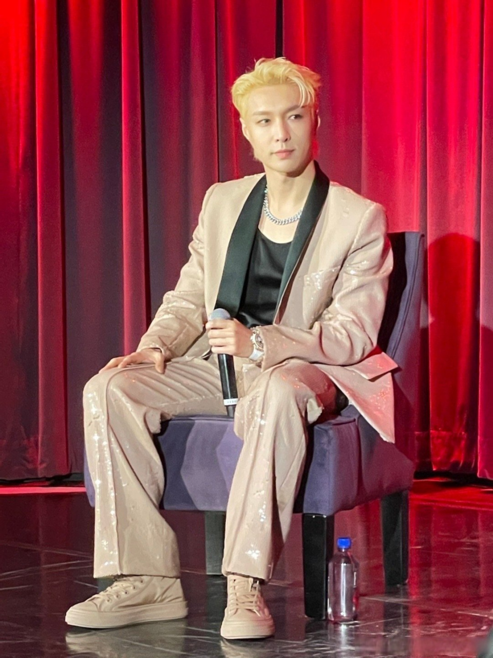 张艺兴格莱美博物馆面纱舞台#大家都看了张艺兴在格莱美博物馆的翁è