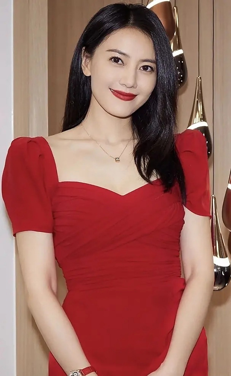 高圆圆44岁活动近照,保养得真不错!