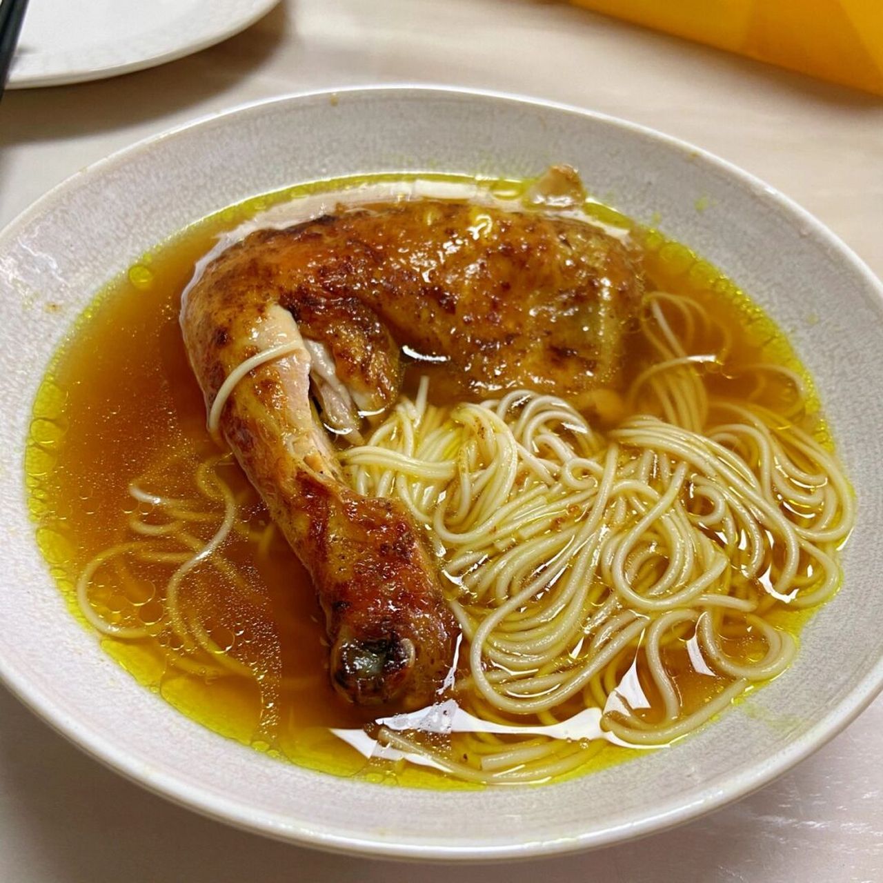 鸡腿鸡汤面 这碗面吃的可满足了! 鸡腿贼入味,又嫩!汤鲜面软又吸味!