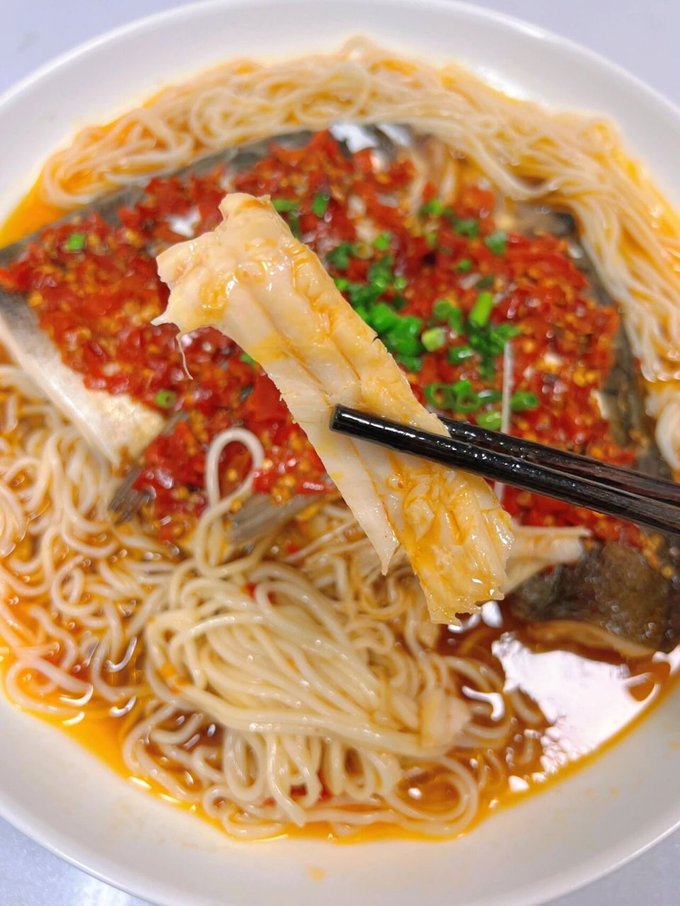 被剁椒鱼头拌面征服97厨房小白必备 一口鱼肉一口面,碳水脑瓜的快乐