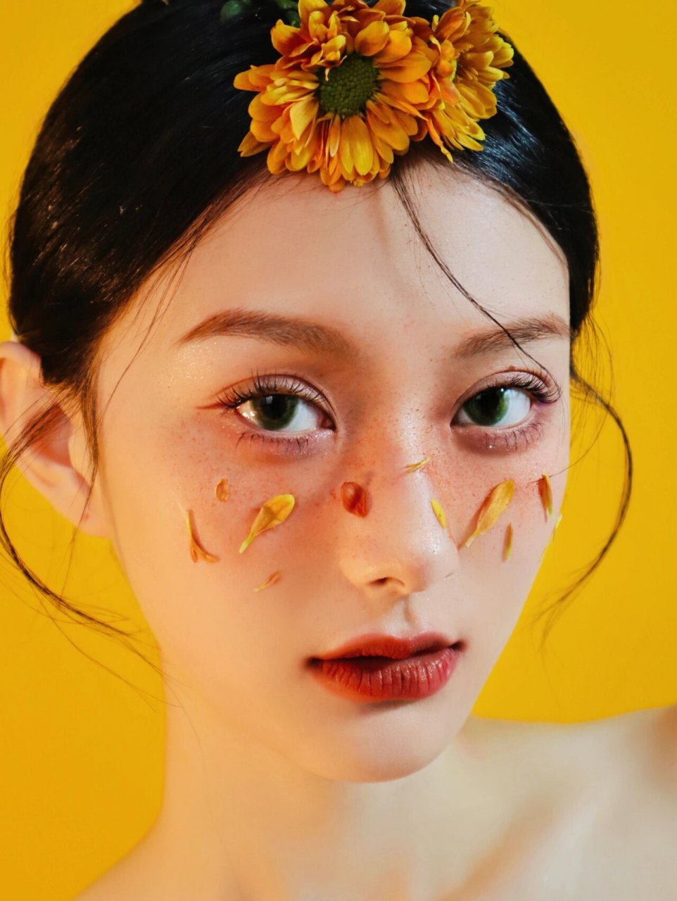 92橘色调 花瓣 =日杂风创意妆面                	 妆造