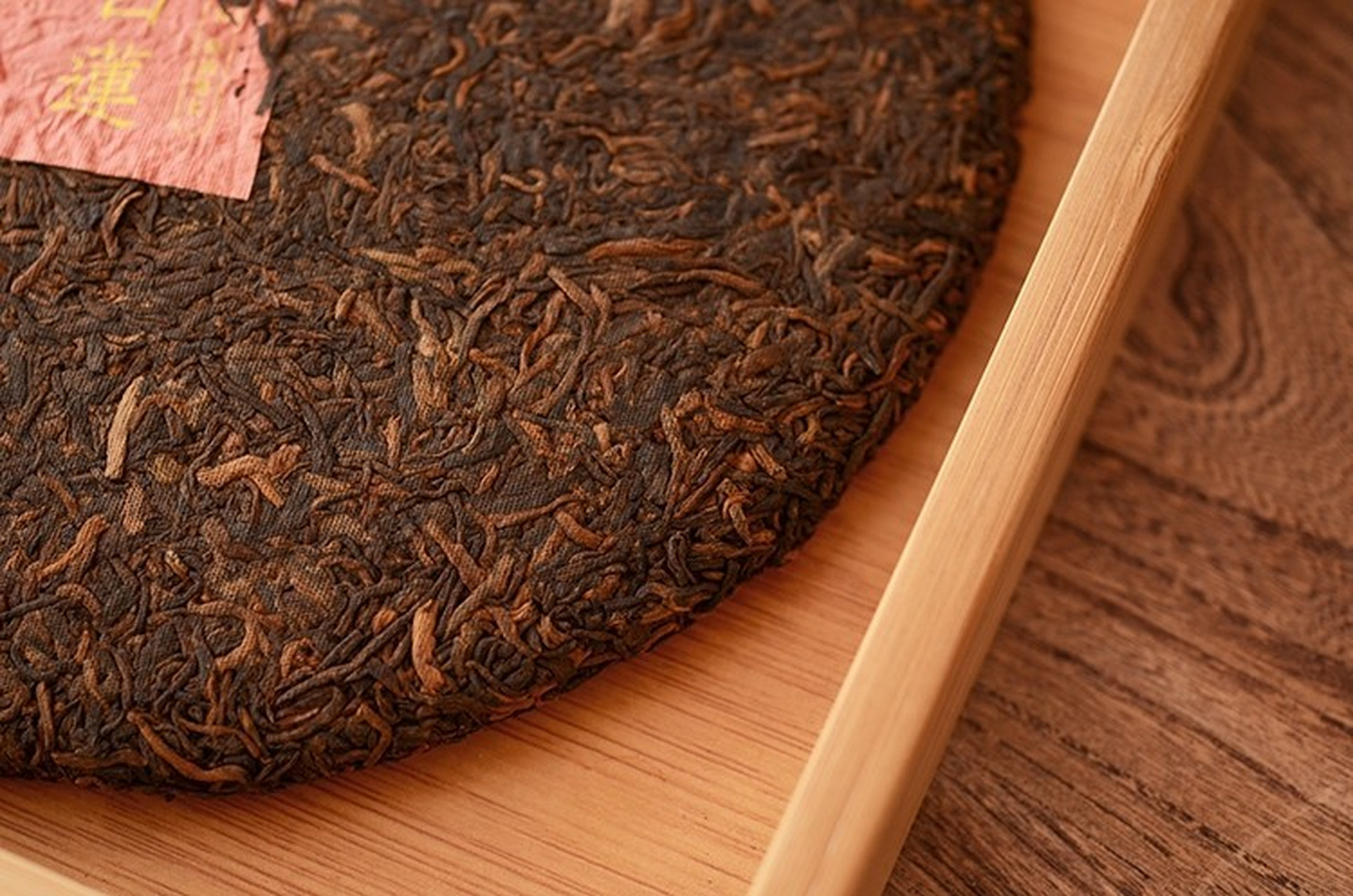 如何区别普洱茶的白霜和发霉?