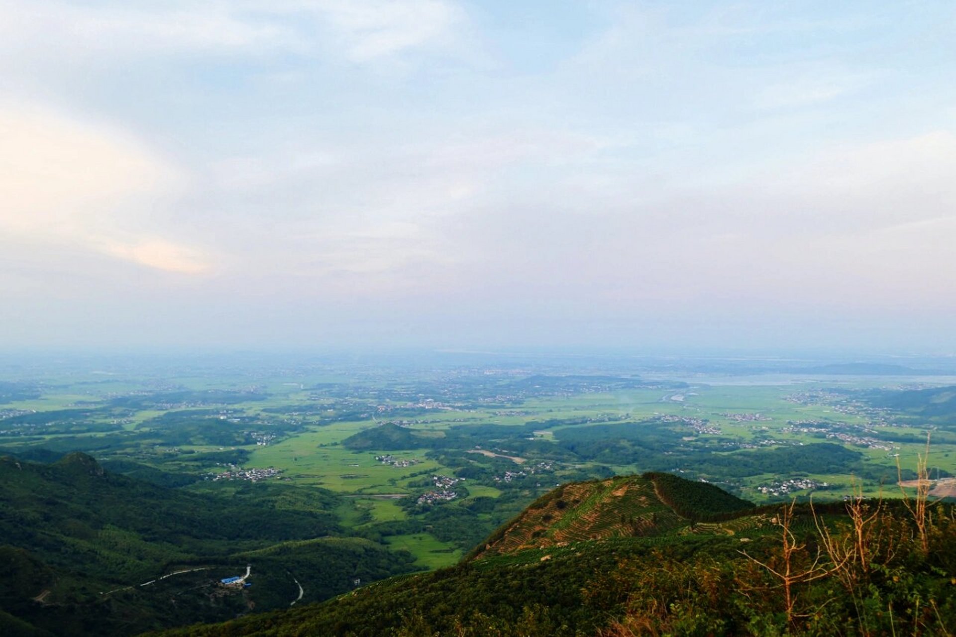 打卡小武功山,坐标:枞阳三公山 夕阳已醉 山林遍染余晖 多一点 让这