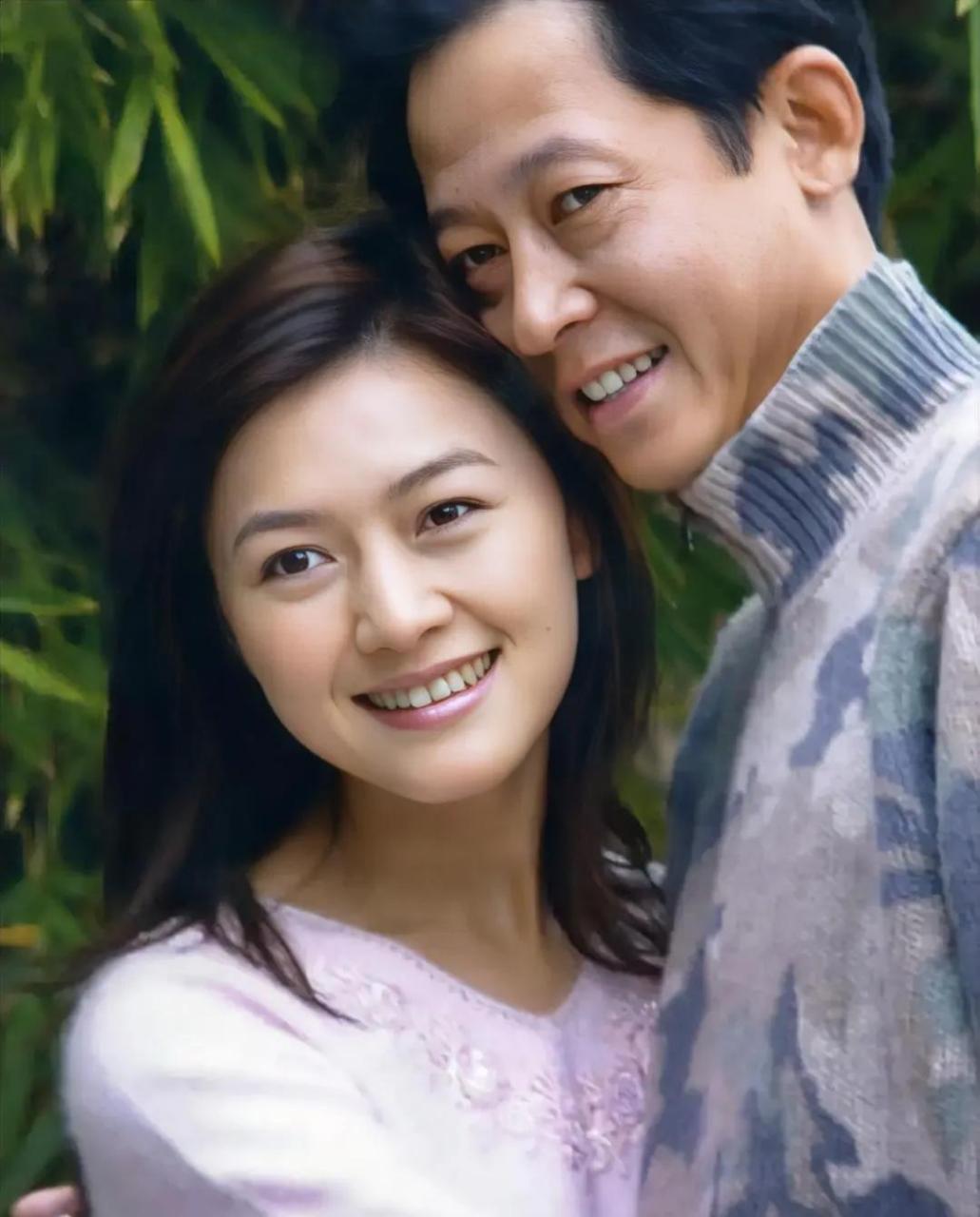 一次,王志文和江珊出去吃饭,多喝了几杯酒,他问江珊:你说咱俩演了20年