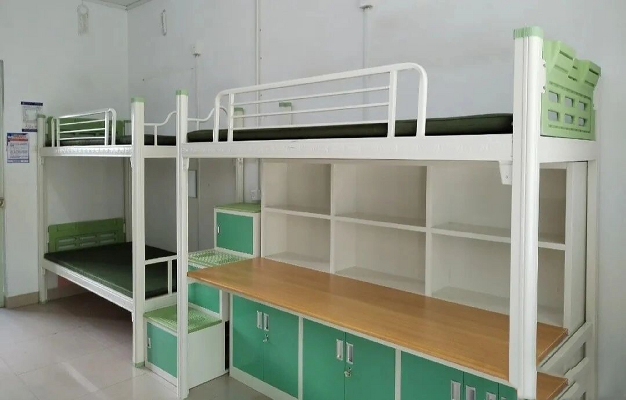 吉林财经大学宿舍 吉财新装修的六人寝,我觉得我又可以了 阳台还有