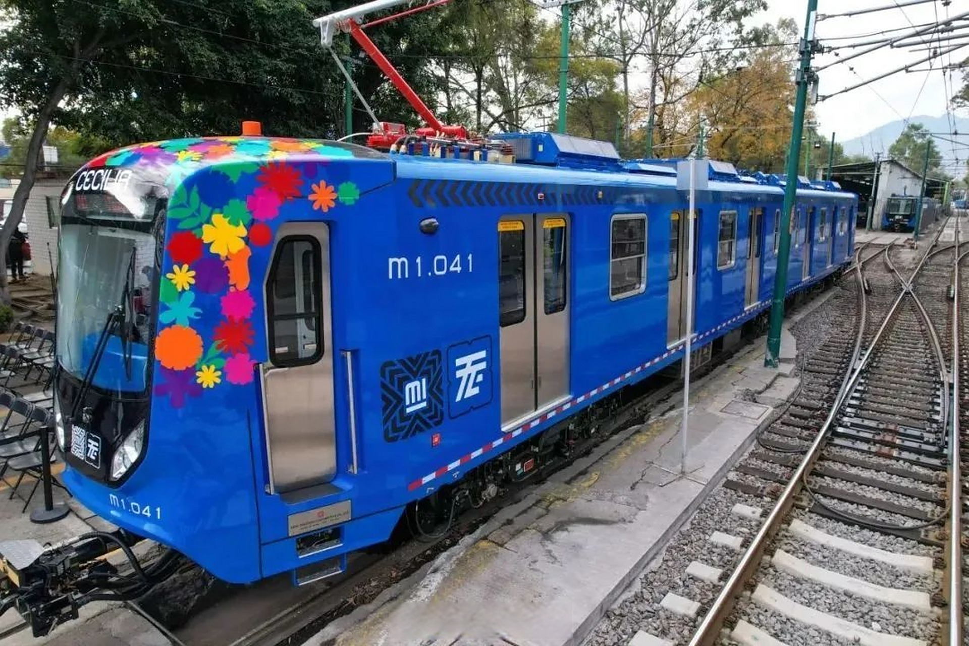 首列铰接式轻轨列车在墨西哥城投入运营】墨西哥当地时间1月3日,中国