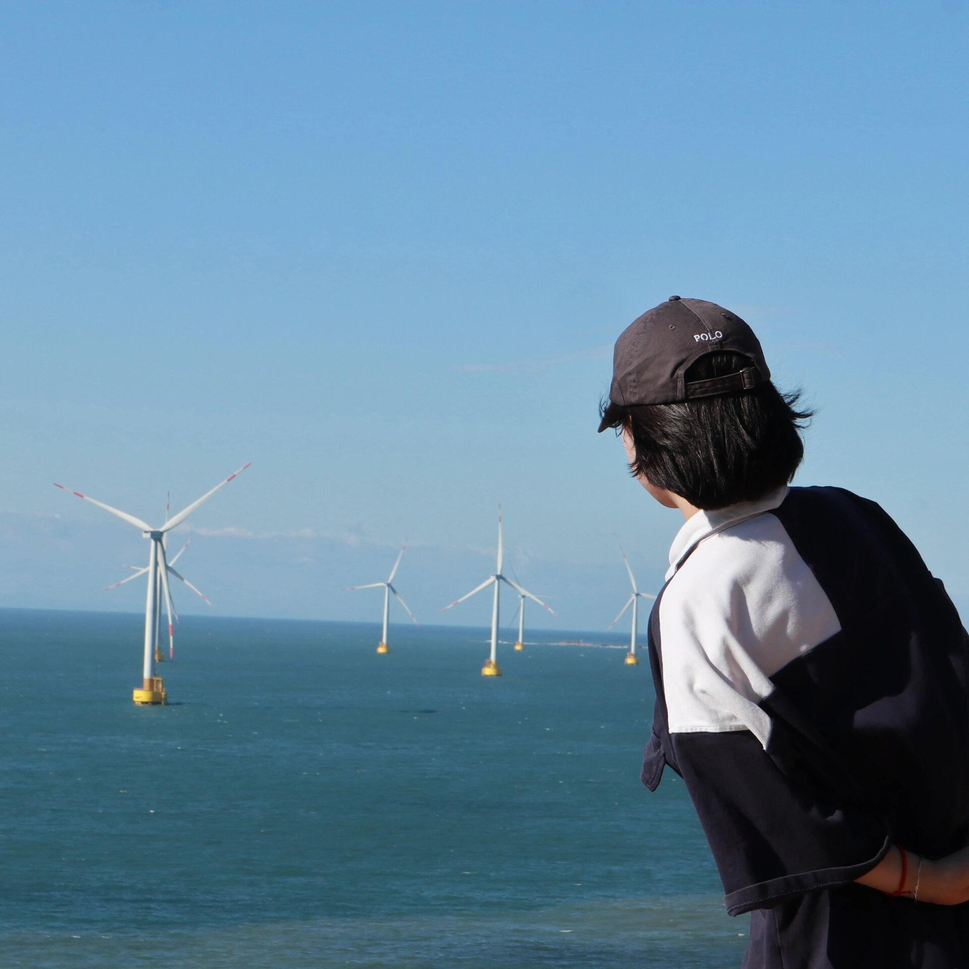 头像|海边短发女生背影