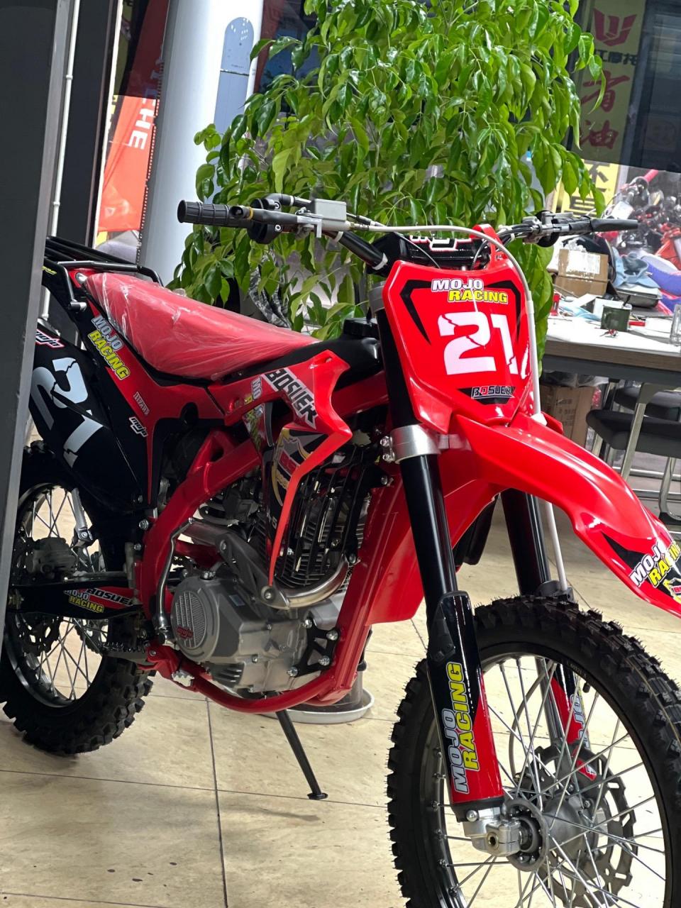 波速尔赛车m5,当今的网红车行.属于小白入门车.