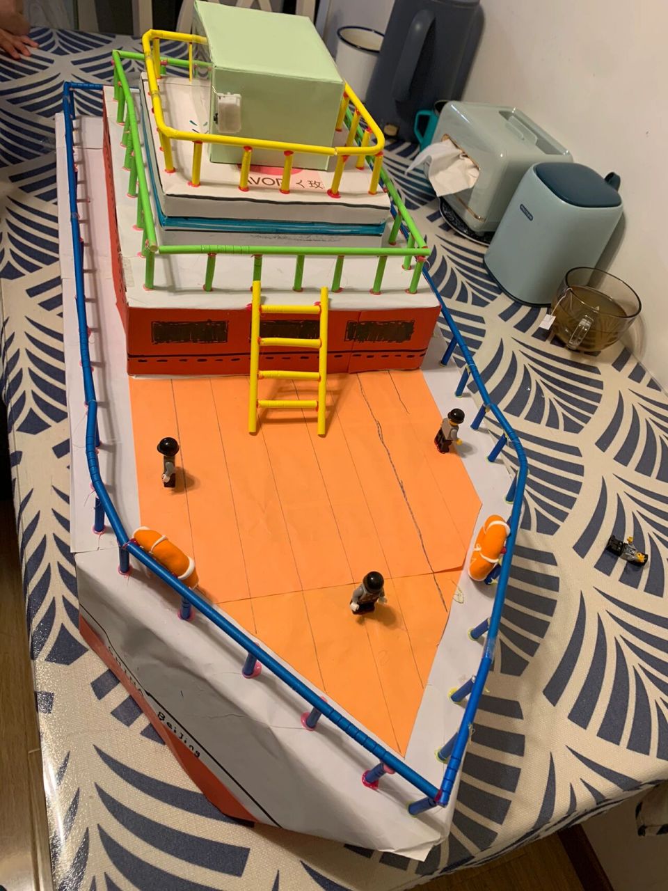 纯手工大轮船 最近的幼儿园都在做的海陆空 一家三口动手做起来