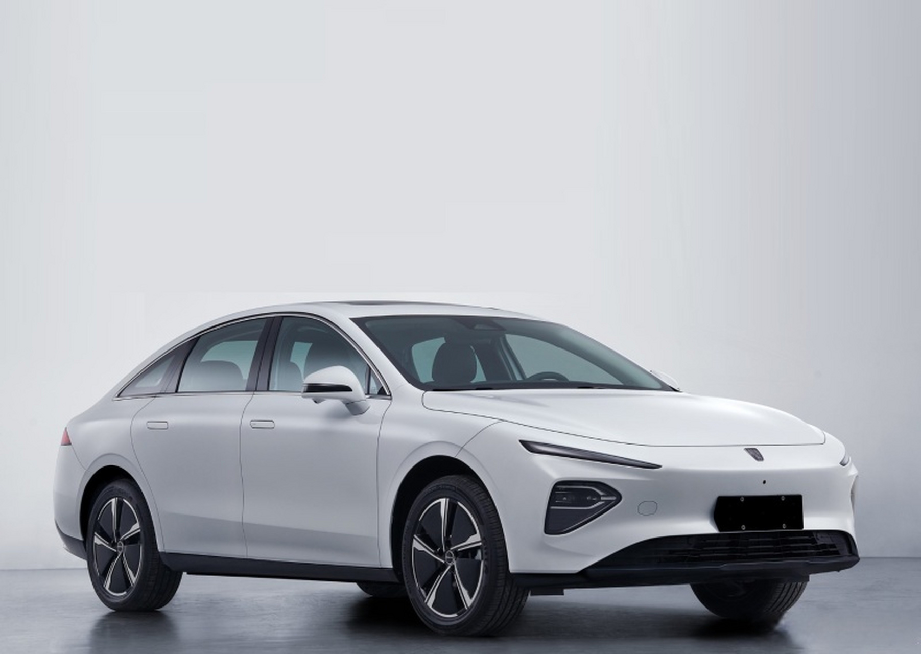 荣威全新纯电动车申报图 或命名荣威d7  日前,一组荣威全新纯电动车