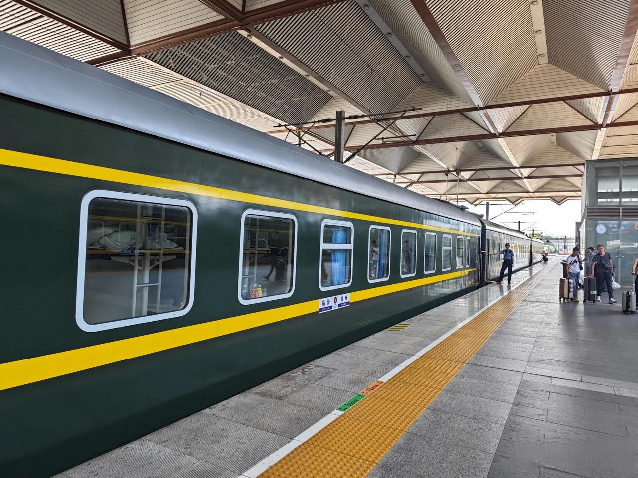 坐着绿皮火车去苏州旅游,你们喜欢这样的慢旅行吗?