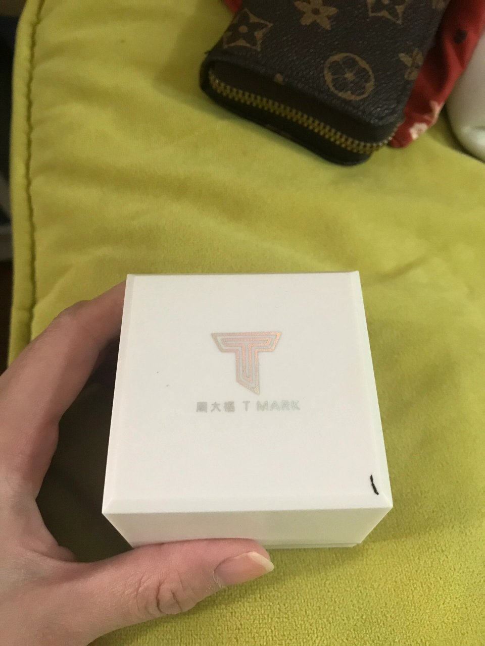 2019年在周大福买的51份的钻戒,有gia证书,因为带孩子不方便,基本都