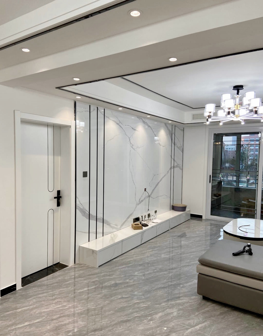 来给大家分享一些现代比较流行的电视背景墙简单大方又漂亮 极简黑白