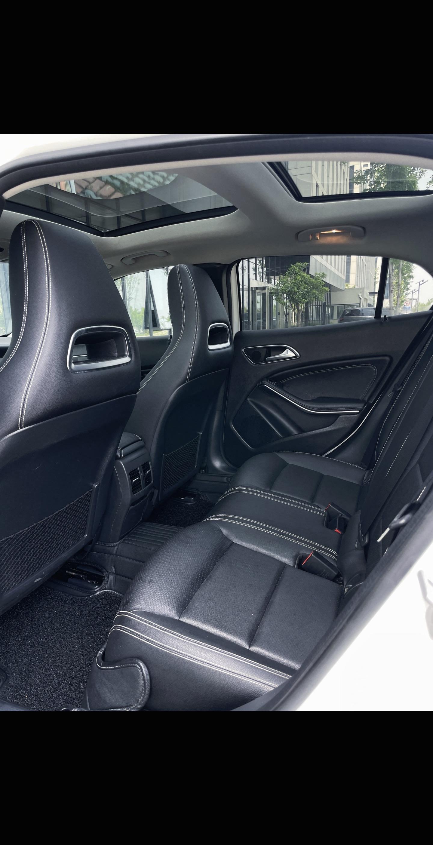 最新车源 17款奔驰gla200时尚 本地女士一手车 长期地库 仅行驶五万