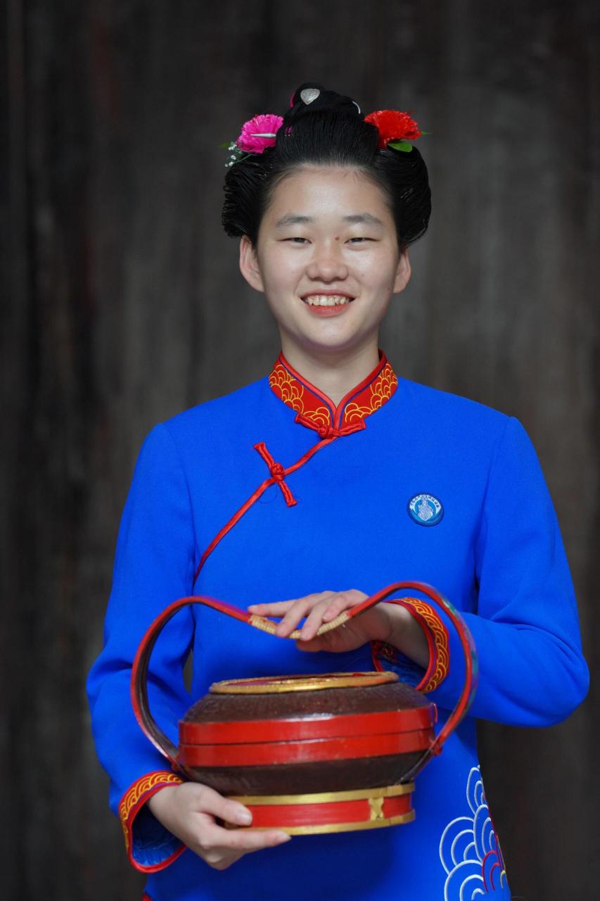 福建三大渔女代表之——湄洲女 作为福建三大渔女代表之一的湄洲女,以