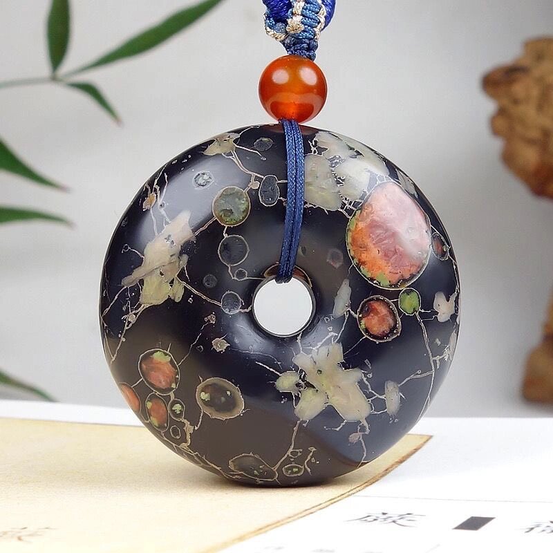 庄重典雅的磁养梅花玉吊坠汉服配件