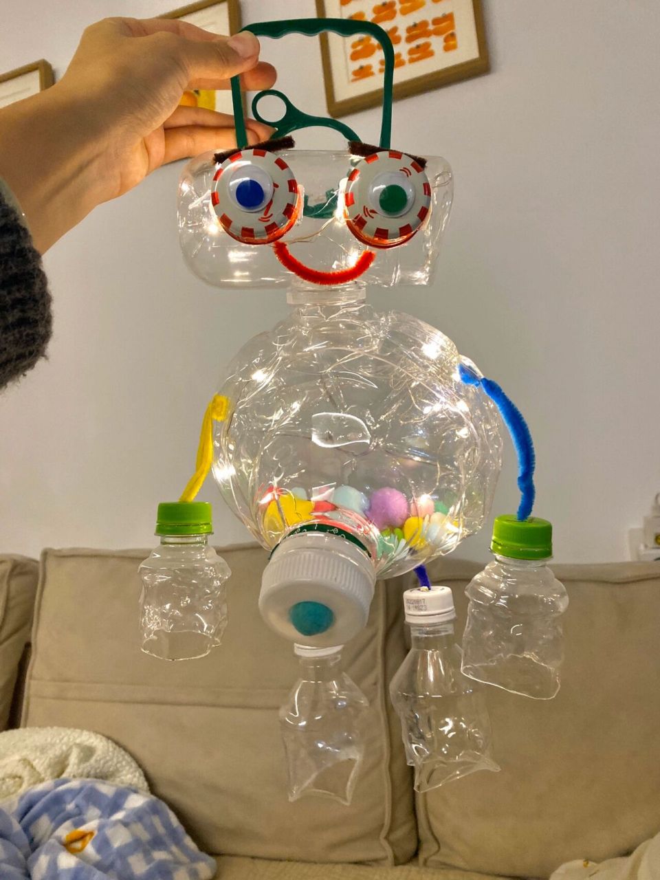 变废为宝,塑料瓶机器人0615 儿子的手工作业我一直都是最认真的!
