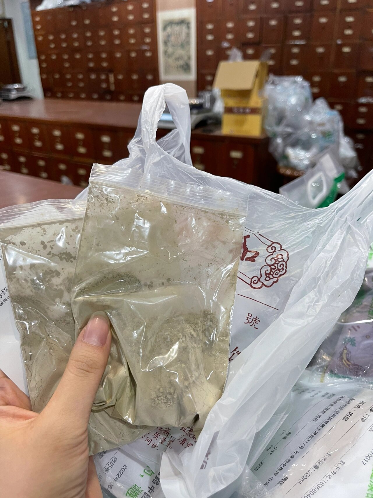 就反复没好,用西医的话来说就是内分泌失调大约是这样,但是配了的药膏