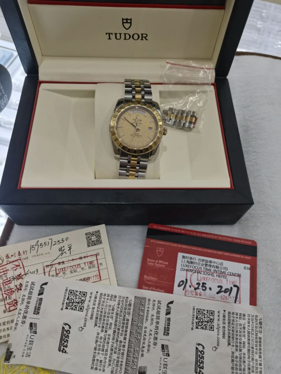 帝舵23013 经典系列男表,18k间黄金,41表径星期日历显示,夜光刻度香槟