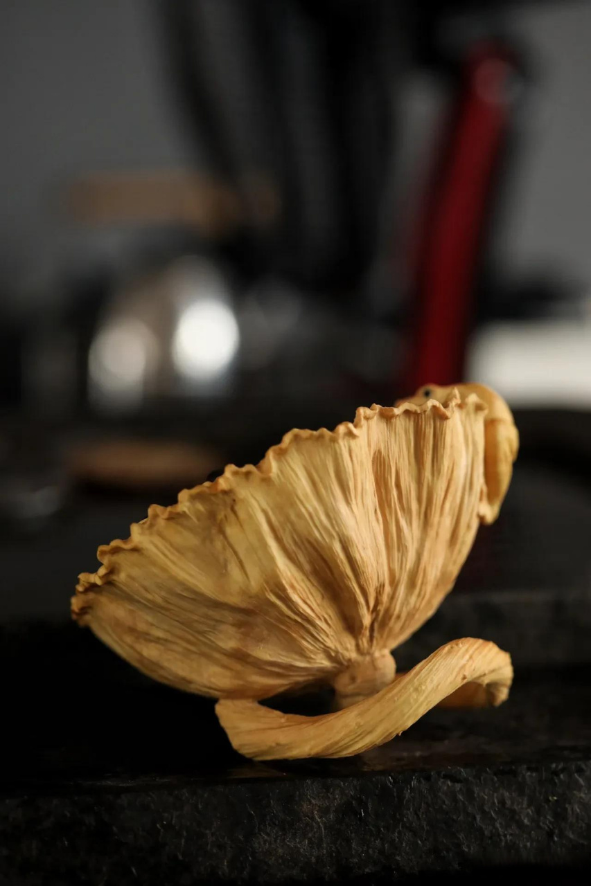 纯手工雕刻莲蓬多子,寓意多子多福 规格:14.5x13x9.5cm