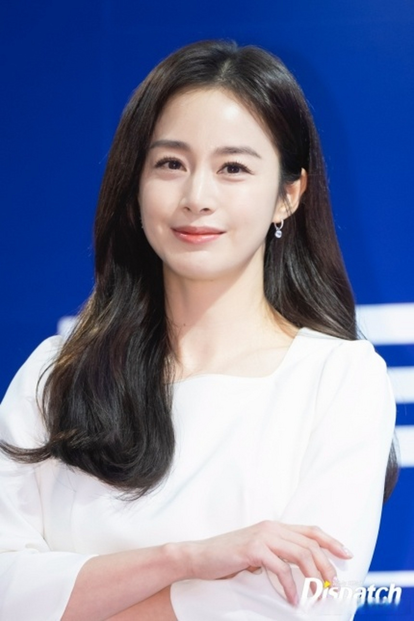 19日,演员金泰熙 出席了某品牌在首尔举行的宣传活动.