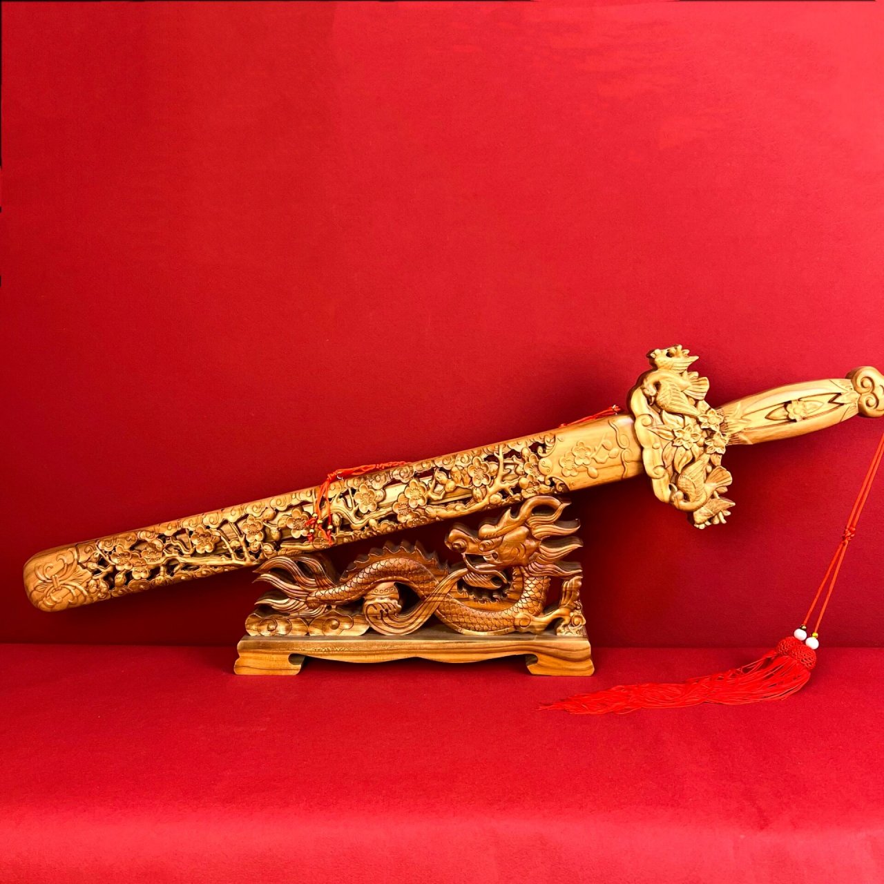 自古以来桃木就有镇什么辟什么的寓意,家中摆放一把桃木宝剑,可以让