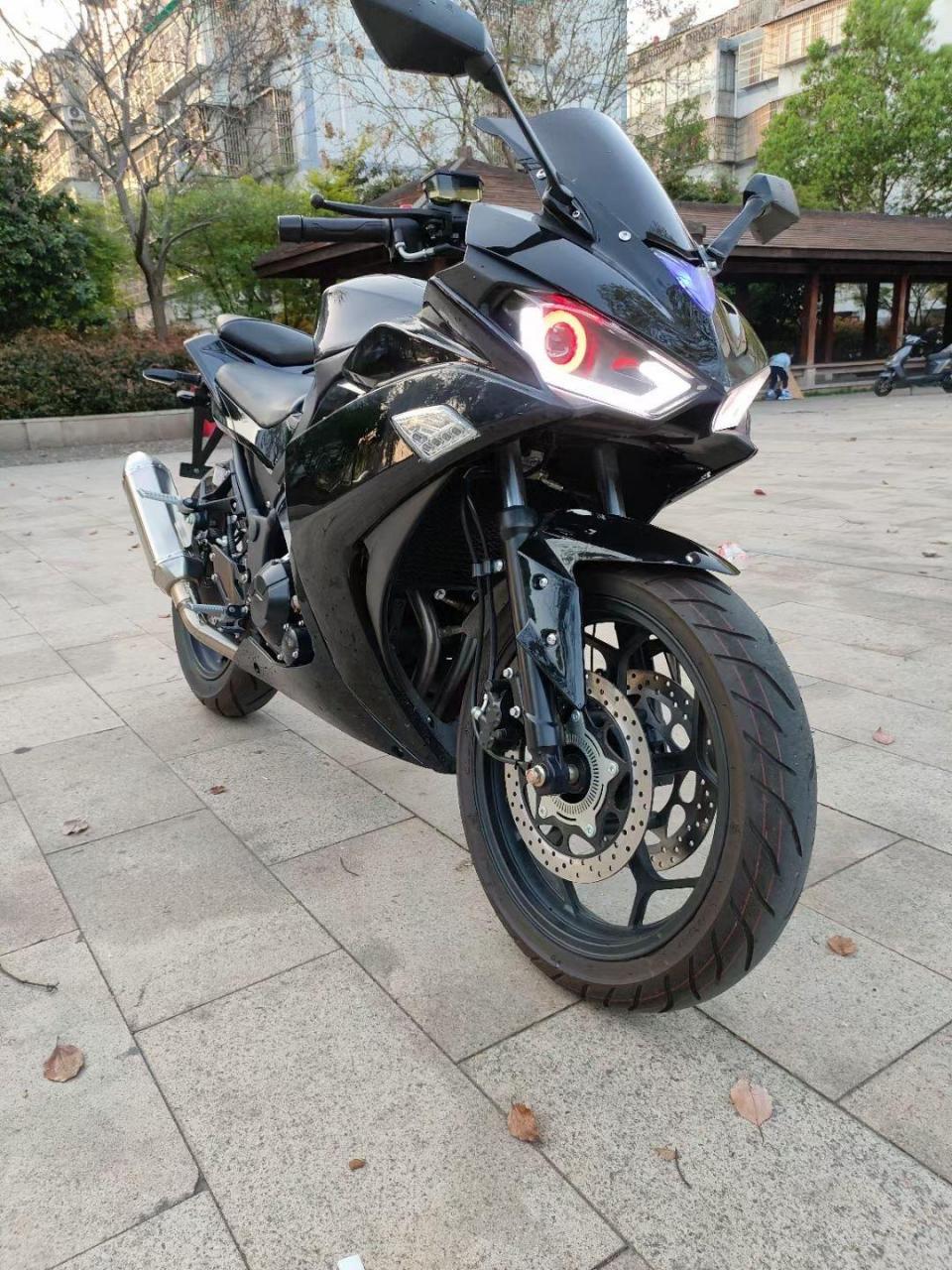 价格7800.到货雅马哈r3款400排量!成色新车状态!几百公里!刚上牌!