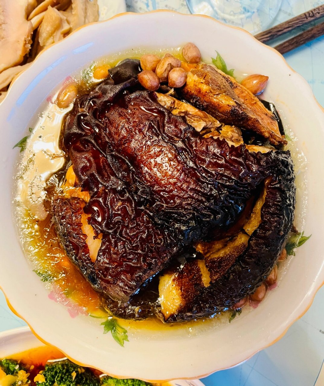 宣威特色菜 每年过年必备的扣菜.因为家里人少,所以有两盘是双拼的