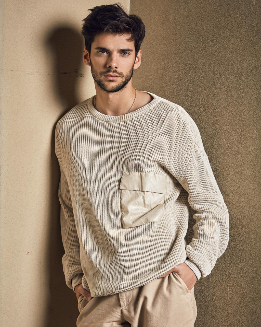 名校风暴#保罗alvaro rico新写真!留大胡子也挡不住帅气的面庞!