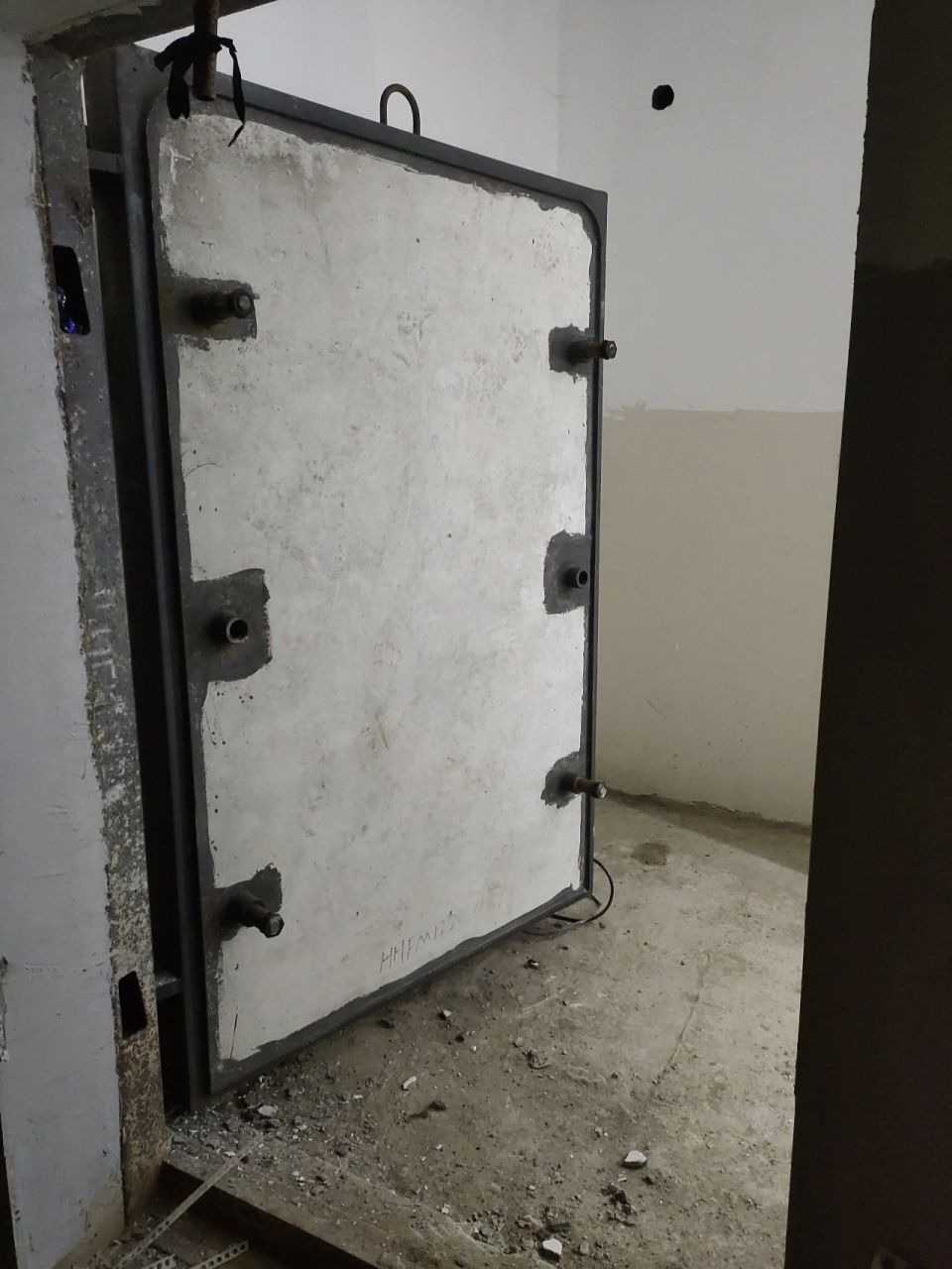 看看人防工程,人防门是怎么安装的 人防门这么厚,能防多少量的炸药你