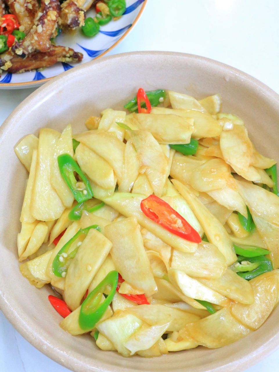 清炒茭白|清脆爽口 茭白怎么做好吃,可以试一下清炒,这样做出来的茭白